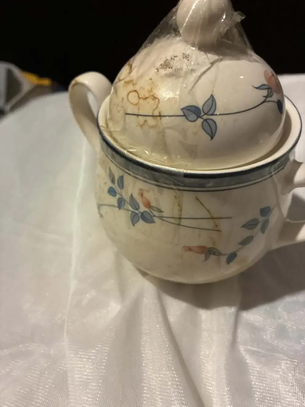 Noritake Keltcraft Eastfair 9171 Covered Sugar Bowl with Floral Design